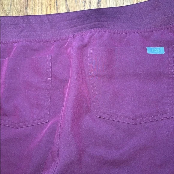 FIGS Technical Collection Jogger Pants Size Medium Maroon Drawstring Elastic - Picture 13 of 16